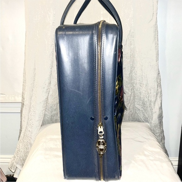 Vintage 1960’s Train Case Suitcase Floral Key & Lock Blue Pink Green Roses - Picture 2 of 8